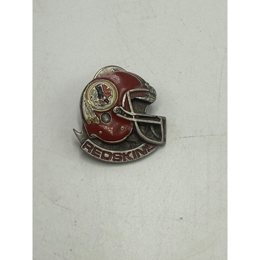 Vintage Washington Redskins NFL Helmet Lapel Pin Team NFL SF28 Enamel Sports Pin